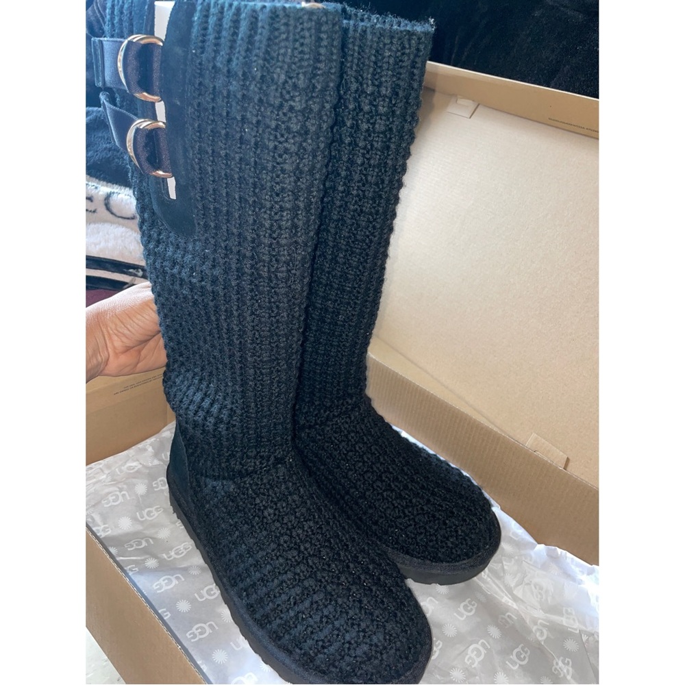 UGGS - Picture 5 of 6